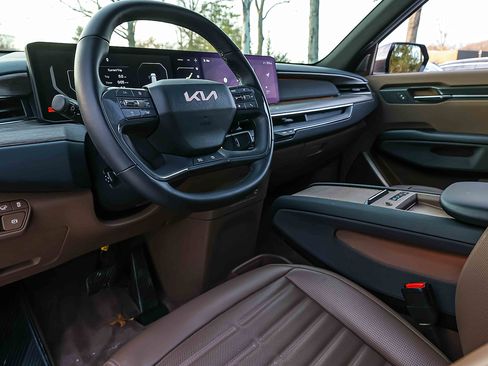 Certified 2024 Kia EV9 Land image 7