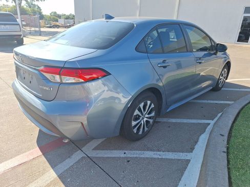 Used 2021 Toyota Corolla LE image 6