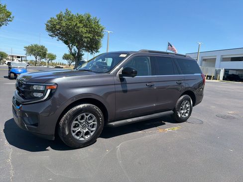 Used 2025 Ford Expedition Active image 14