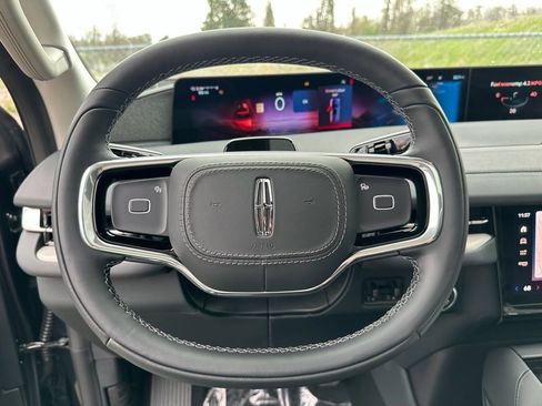 New 2025 Lincoln Navigator Reserve AWD/4WD image 9