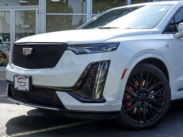 Used 2024 Cadillac XT6 Sport w/ Technology Package AWD/4WD image 2
