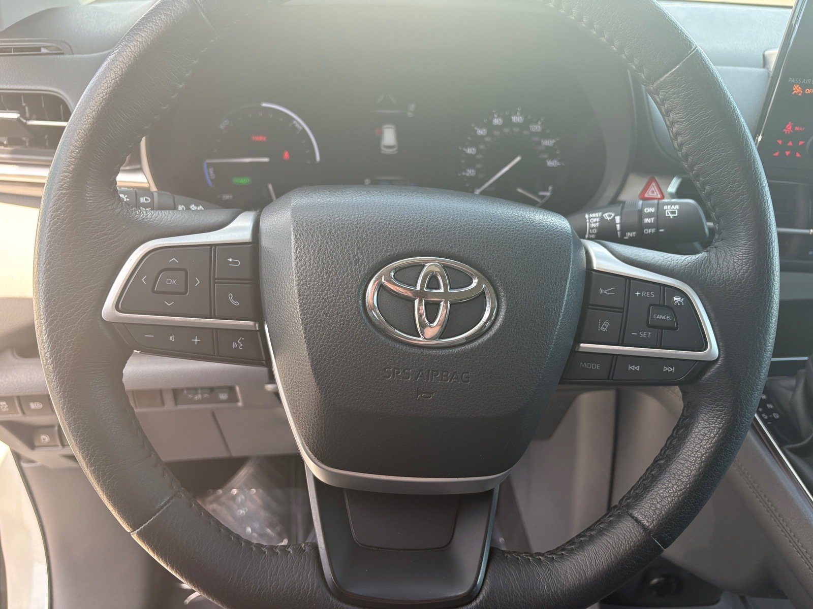 Used 2023 Toyota Sienna XLE FWD image 23