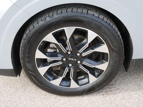 Certified 2024 Kia Carnival EX image 15