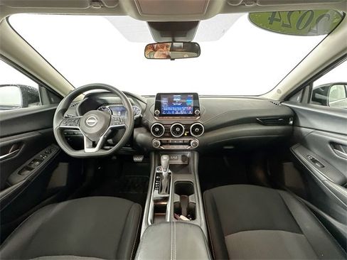 Used 2024 Nissan Sentra SV image 4
