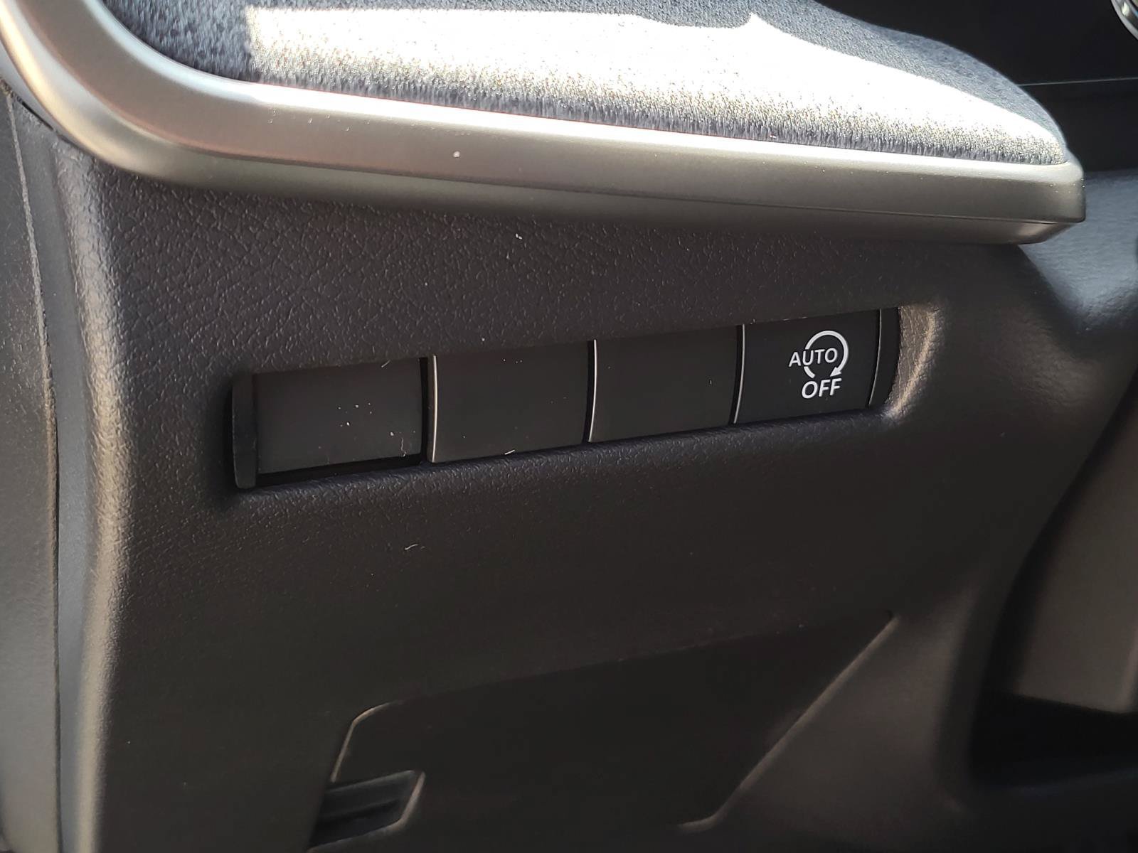New 2026 Nissan Kicks SV w/ Cold Weather Package FWD image 17