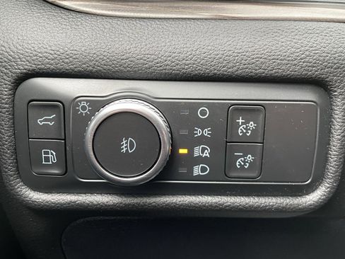 Used 2022 Ford Explorer Limited image 17