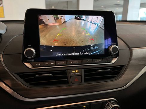 Used 2025 Nissan Altima 2.5 SV image 23