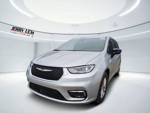 New 2026 Chrysler Pacifica Select image 6