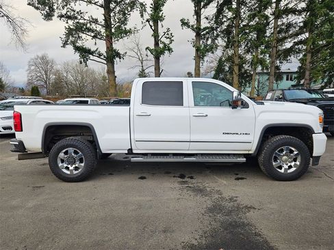 Used 2019 GMC Sierra 3500 Denali w/ Duramax Plus Package image 8