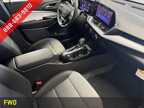 New 2026 Chevrolet Trax LT w/ Midnight Edition FWD image 5