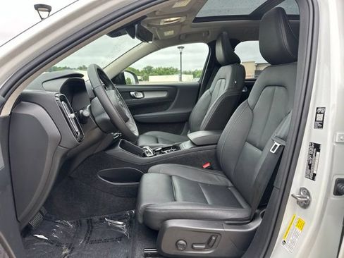 Certified 2026 Volvo XC40 B5 Plus AWD/4WD image 17