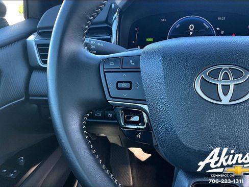 Used 2025 Toyota Camry SE image 9