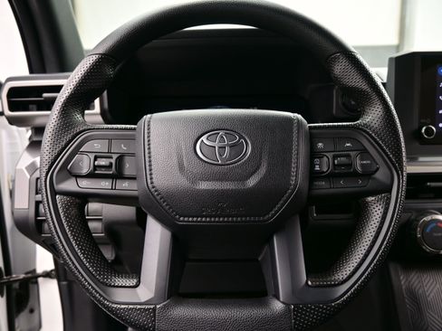 Used 2025 Toyota Tacoma SR5 AWD/4WD image 23