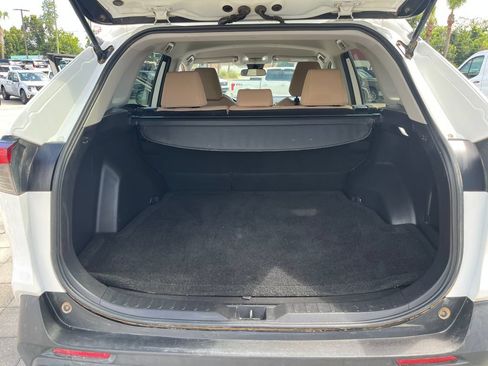 Used 2021 Toyota RAV4 XLE FWD image 13