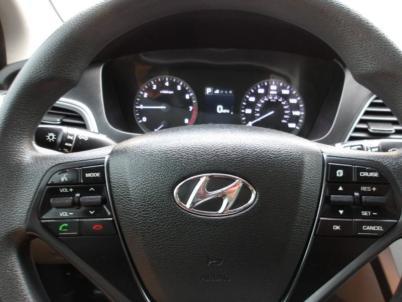 Used 2015 Hyundai Sonata SE w/ Option Group 02 FWD image 16