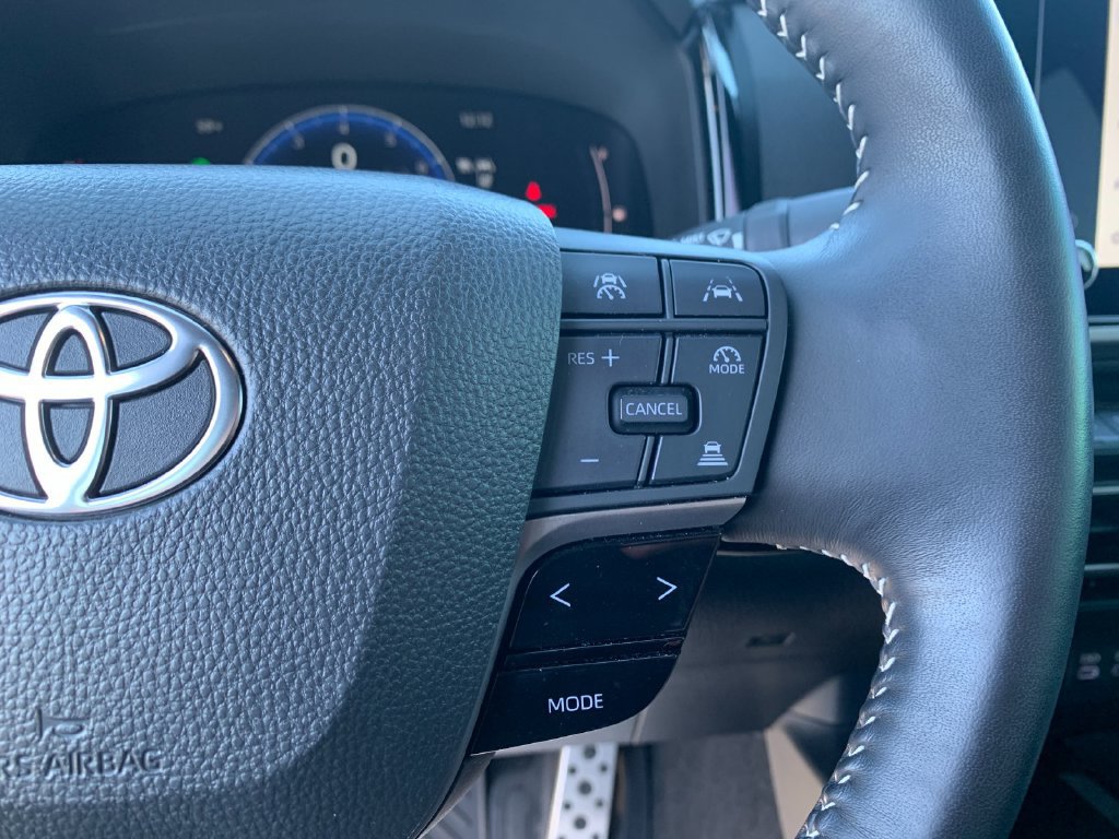 Used 2025 Toyota Camry SE w/ Convenience Package FWD image 28