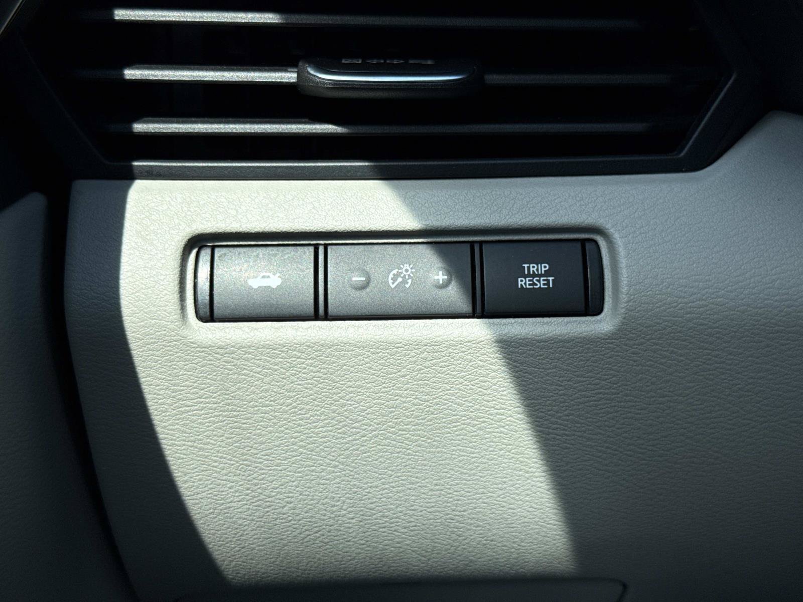 Used 2025 Nissan Altima 2.5 SV FWD image 19