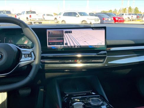 Used 2025 BMW 530i image 6