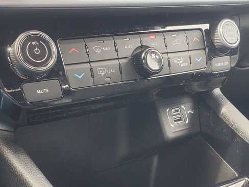 Used 2025 Jeep Compass Limited AWD/4WD image 18