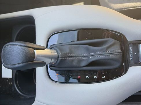 Used 2025 Honda HR-V LX image 17