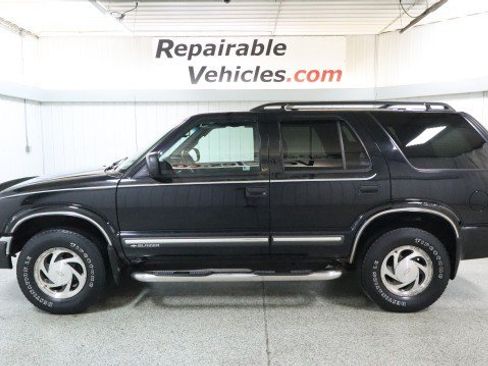 Used 2001 Chevrolet Blazer LT AWD/4WD image 1