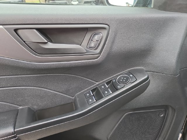 Used 2025 Ford Escape Active AWD/4WD image 18