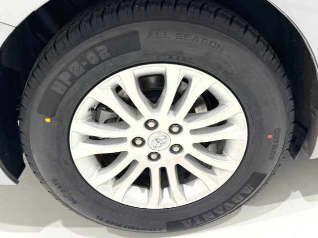 Used 2017 Toyota Sienna XLE w/ XLE Navigation Package FWD image 8