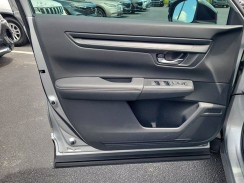 Used 2025 Honda CR-V Sport image 16
