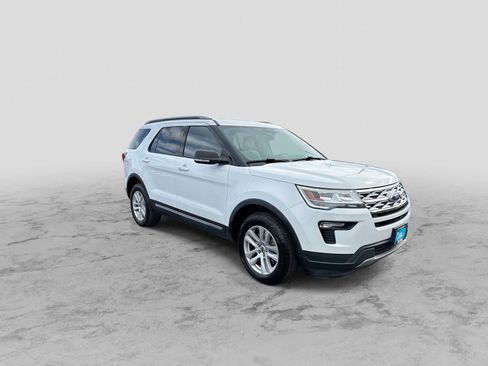 Used 2019 Ford Explorer XLT w/ Equipment Group 201A AWD/4WD image 2