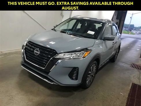 Used 2024 Nissan Kicks SV FWD image 3