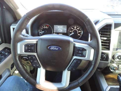 Used 2018 Ford F150 Lariat w/ Equipment Group 502A Luxury image 7