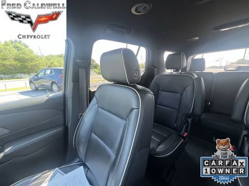 Used 2023 Chevrolet Traverse Premier FWD image 12