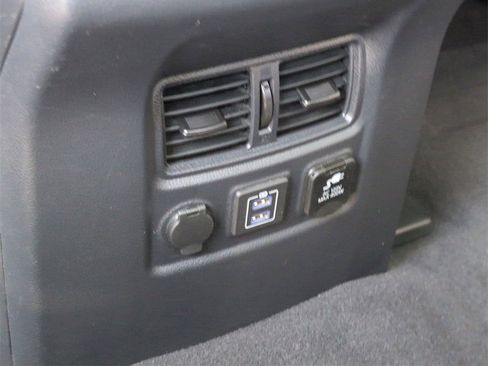 Used 2024 Nissan Titan SV w/ SV Convenience Package image 27