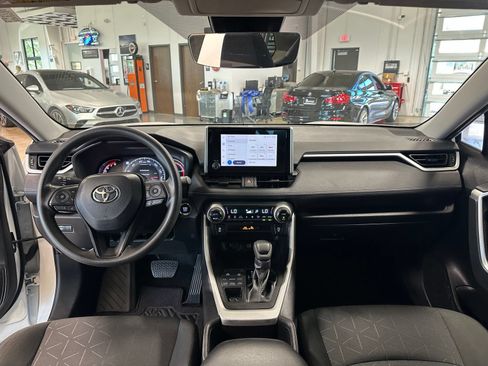 Used 2023 Toyota RAV4 XLE AWD/4WD image 16