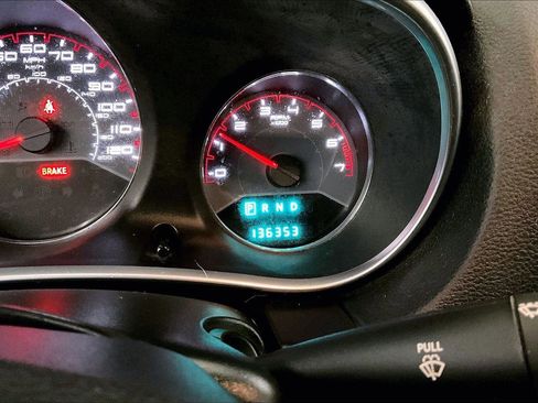 Used 2013 Dodge Avenger SE image 20