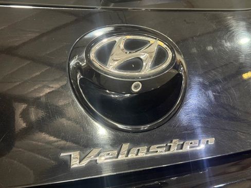 Used 2012 Hyundai Veloster w/ Style Pkg FWD image 32