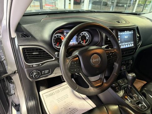Used 2020 Jeep Cherokee Trailhawk AWD/4WD image 33