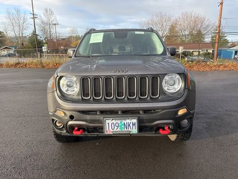 Used 2017 Jeep Renegade Trailhawk w/ Premium Trailhawk Package image 2