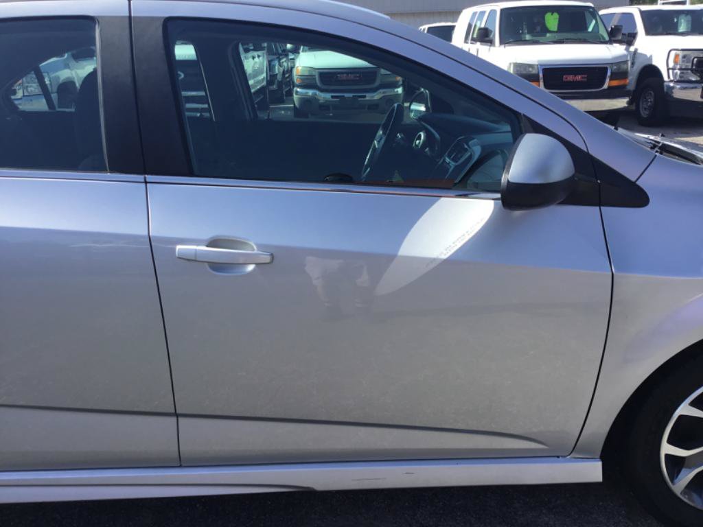 Used 2018 Chevrolet Sonic LT w/ RS Package FWD image 13