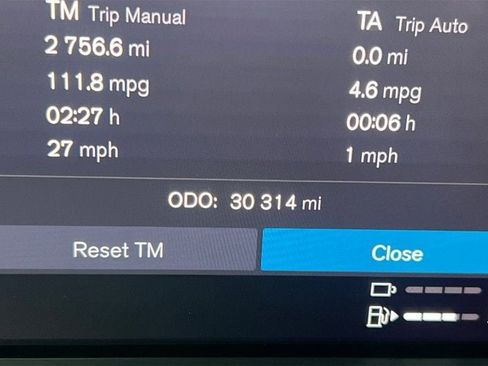 Certified 2024 Volvo XC60 T8 Ultimate w/ Protection Package Premier image 27