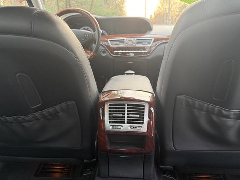 Used 2010 Mercedes-Benz S 550 4MATIC image 18