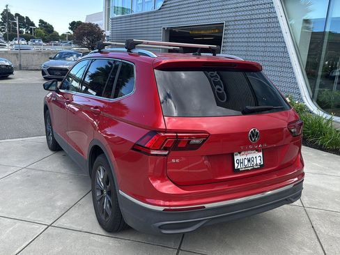 Used 2023 Volkswagen Tiguan SE w/ Panoramic Sunroof Package image 7