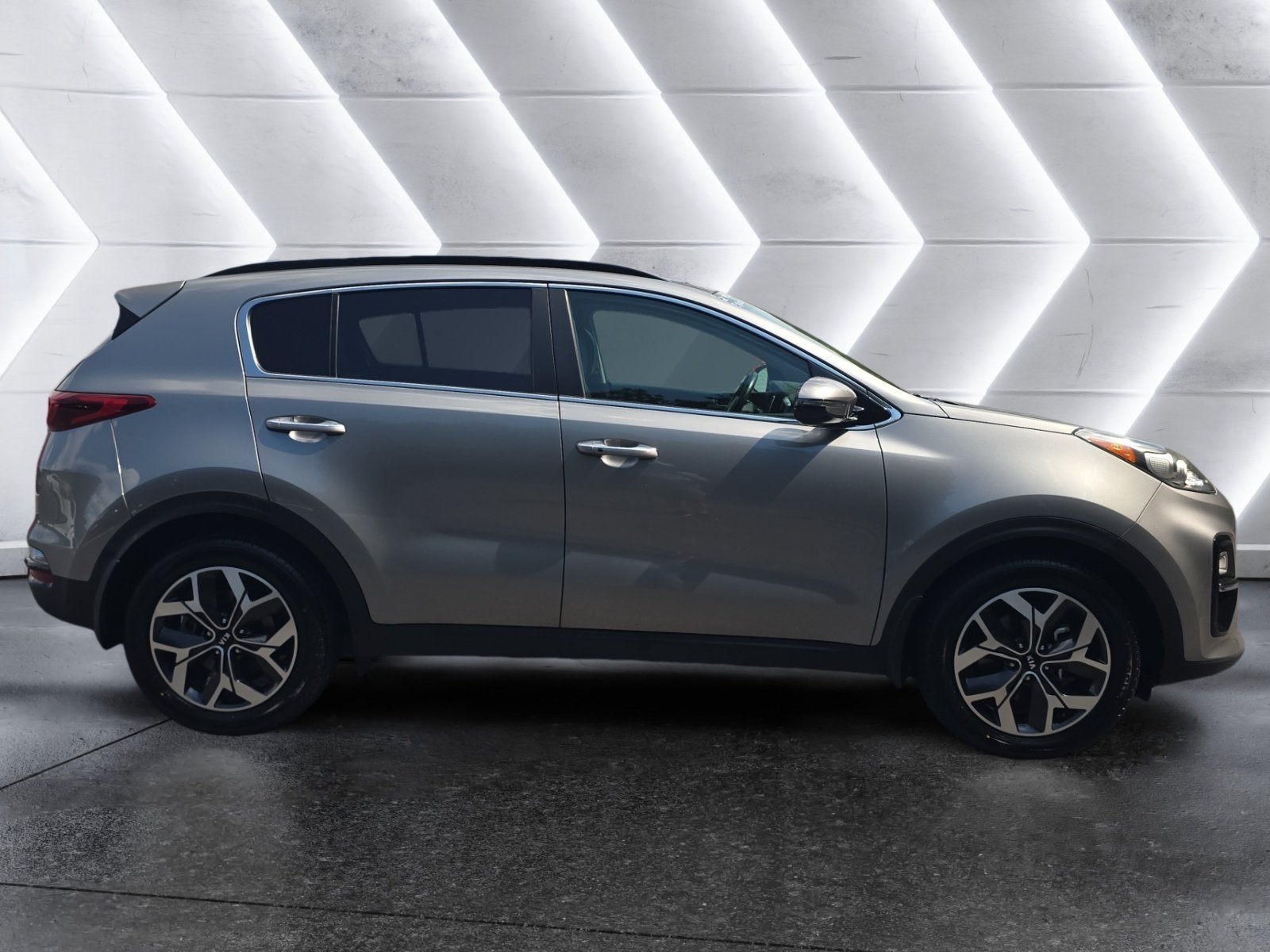 Used 2021 Kia Sportage EX w/ EX Technology Package FWD image 6