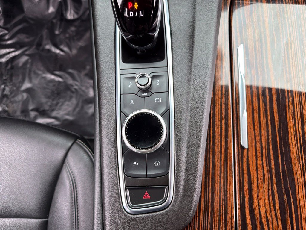 Used 2023 Cadillac Escalade Luxury AWD/4WD image 31