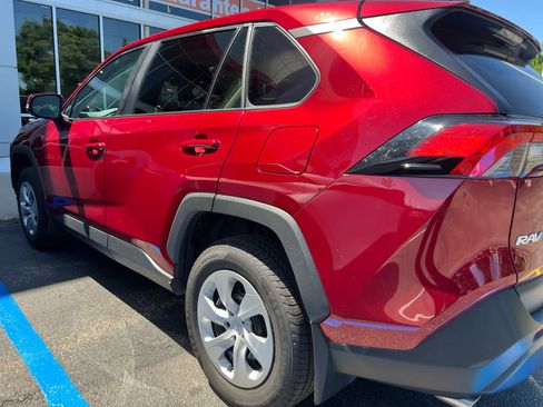 Used 2023 Toyota RAV4 LE AWD/4WD image 3