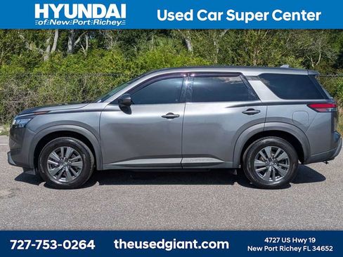 Used 2022 Nissan Pathfinder S FWD image 2