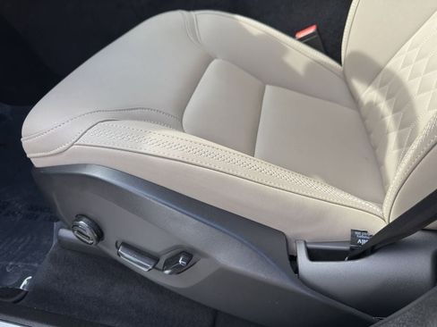 Certified 2025 Volvo XC90 B6 Plus image 16