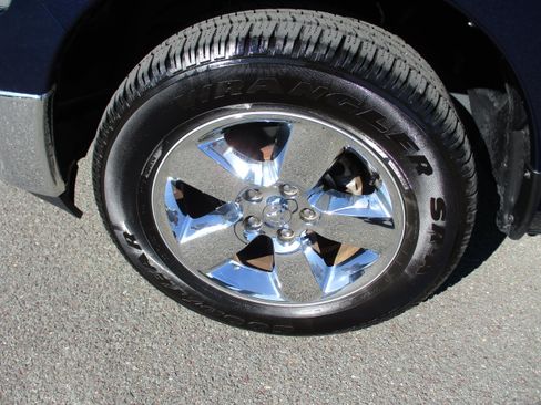 Used 2019 RAM 1500 Big Horn AWD/4WD image 9