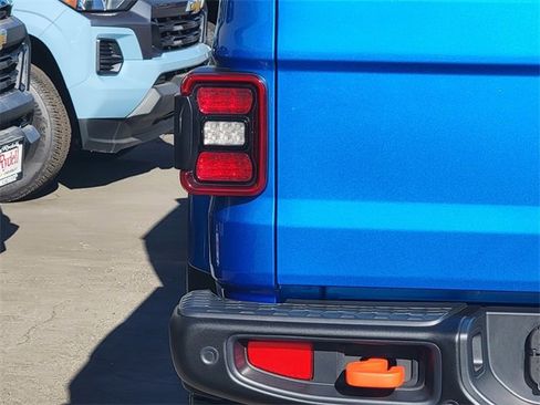 Used 2024 Jeep Gladiator Mojave image 8