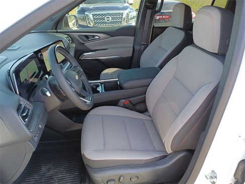 New 2025 Chevrolet Traverse LT w/ Enhanced Driving Package image 12